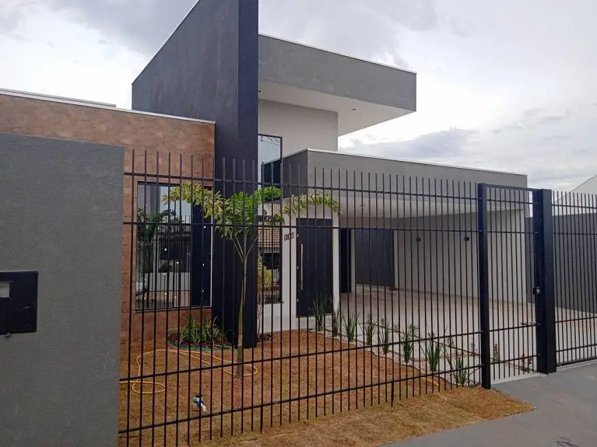 Foto 1 de Casa com 3 Quartos à venda, 127m² em Centro, Mandaguaçu