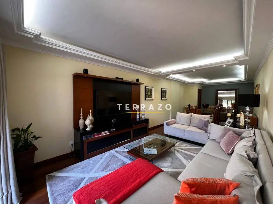 Foto 3 de Apartamento com 4 Quartos à venda, 135m² em Agriões, Teresópolis