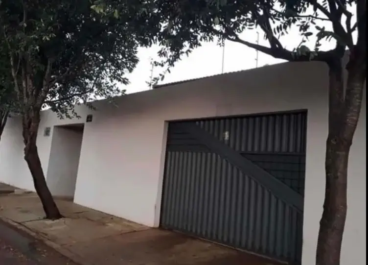 Foto 1 de Casa com 4 Quartos à venda, 200m² em Itaperi, Fortaleza