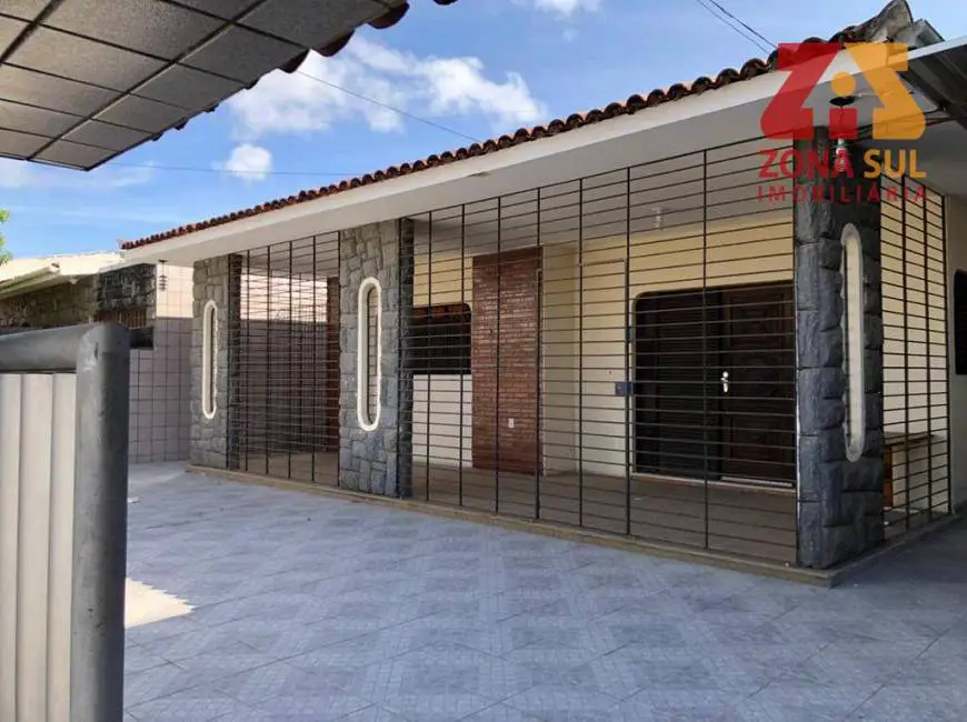 Foto 3 de Casa de Condomínio com 3 Quartos à venda, 241m² em Expedicionários, João Pessoa