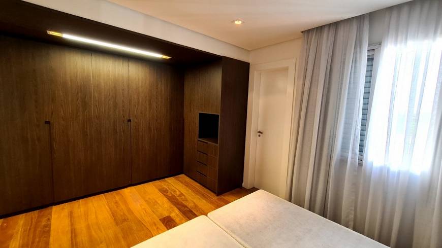 Foto 4 de Apartamento com 2 Quartos à venda, 87m² em Moema, São Paulo
