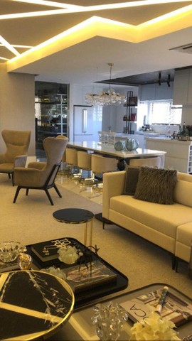 Foto 3 de Apartamento com 4 Quartos à venda, 264m² em Zona 01, Maringá