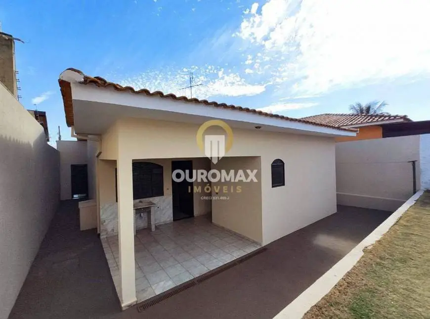 Foto 2 de Casa com 3 Quartos à venda, 132m² em Jardim dos Bandeirantes, Ourinhos