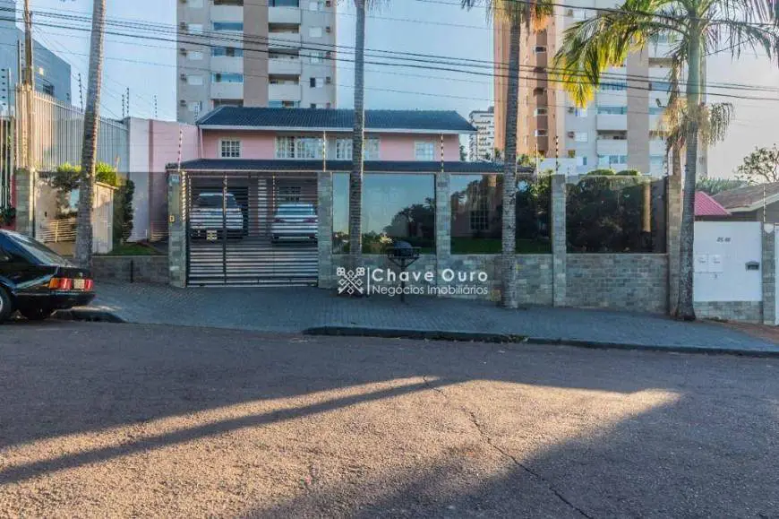Foto 1 de Sobrado com 4 Quartos à venda, 440m² em Centro, Cascavel