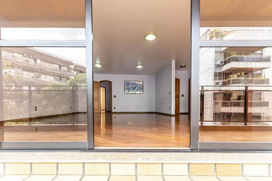 Foto 3 de Apartamento com 4 Quartos à venda, 220m² em Tijuca, Rio de Janeiro