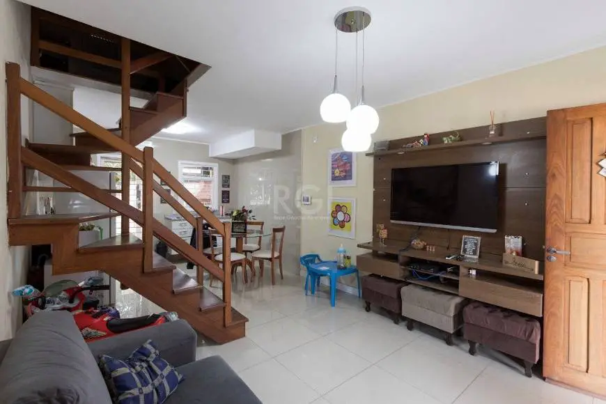 Foto 1 de Casa com 2 Quartos à venda, 92m² em Camaquã, Porto Alegre