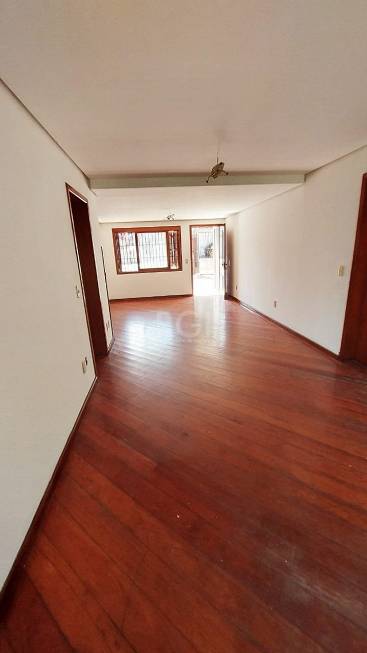 Foto 2 de Casa com 3 Quartos à venda, 308m² em Teresópolis, Porto Alegre