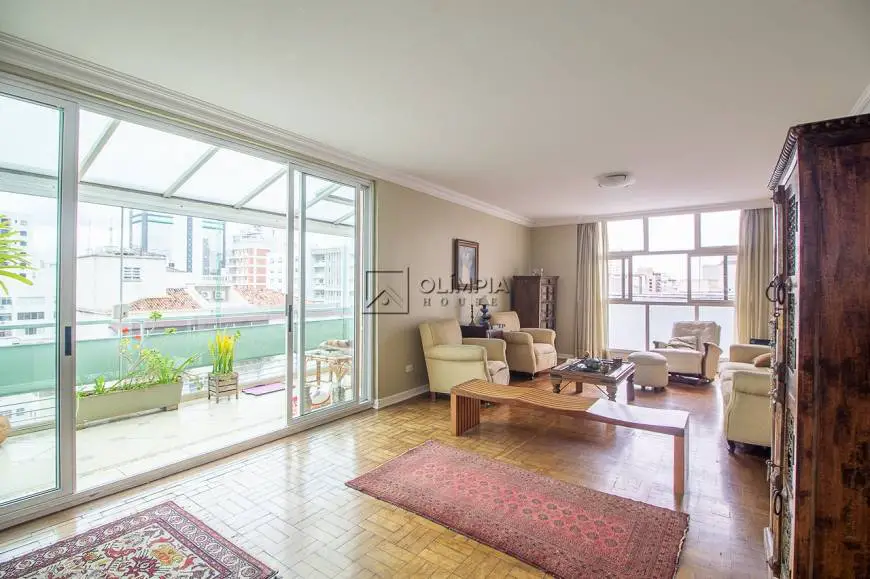 Foto 2 de Apartamento com 3 Quartos para alugar, 260m² em Higienópolis, São Paulo