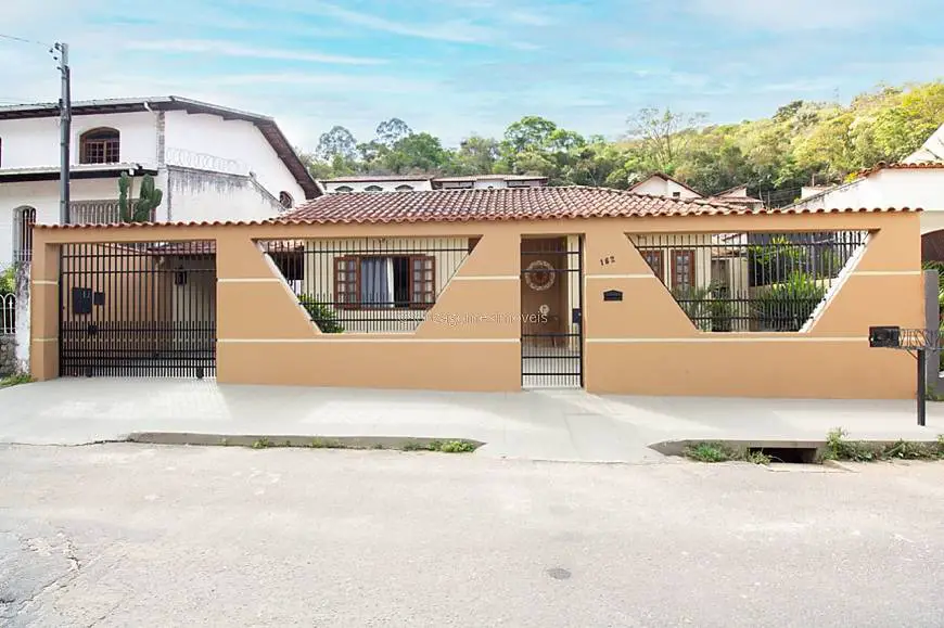 Foto 1 de Casa com 3 Quartos à venda, 118m² em Vale do Ipê, Juiz de Fora