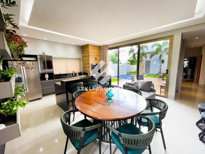 Foto 5 de Casa de Condomínio com 3 Quartos à venda, 228m² em Ribeirão do Lipa, Cuiabá