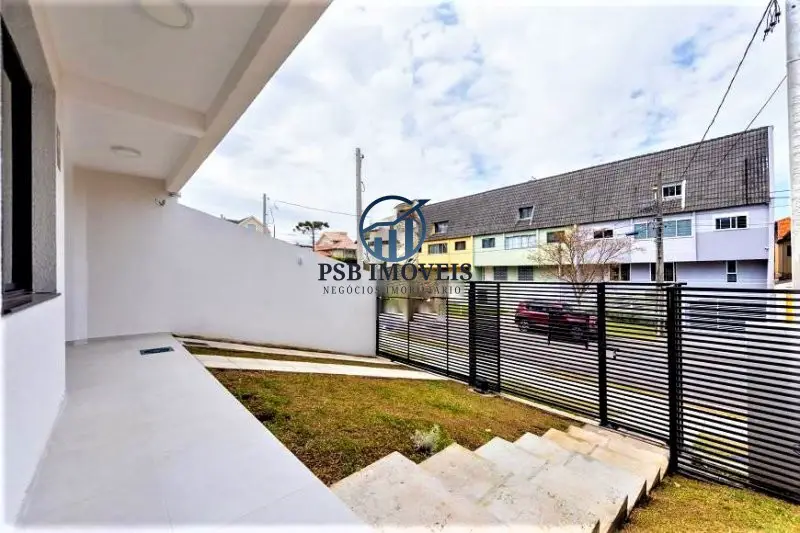 Foto 1 de Sobrado com 3 Quartos à venda, 107m² em Uberaba, Curitiba