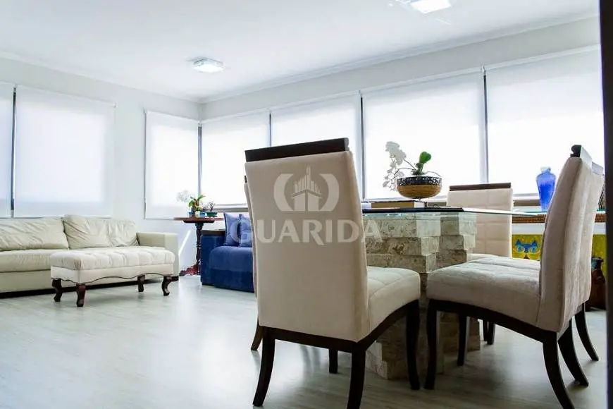 Foto 3 de Apartamento com 3 Quartos à venda, 97m² em Passo da Areia, Porto Alegre