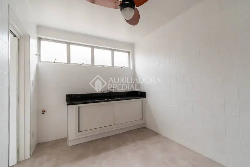 Foto 4 de Apartamento com 3 Quartos para alugar, 109m² em Santana, Porto Alegre