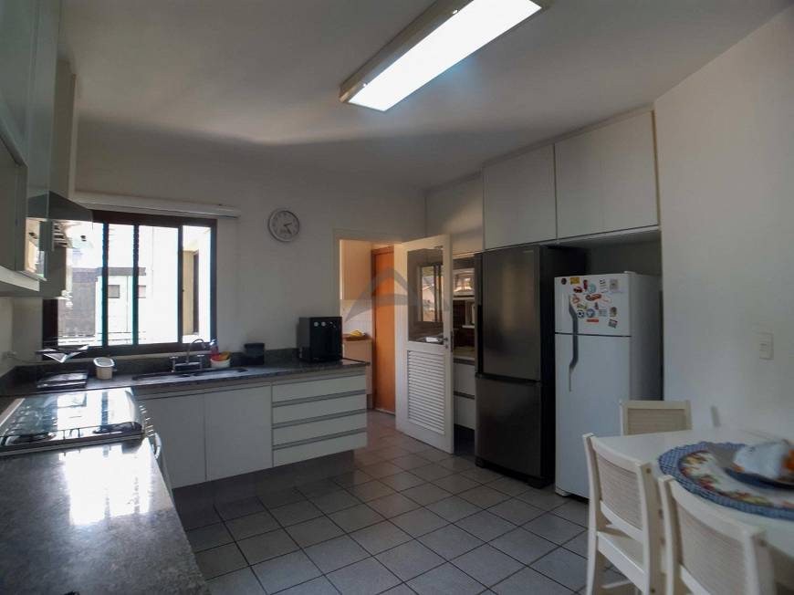 Foto 5 de Apartamento com 4 Quartos à venda, 160m² em Cambuí, Campinas