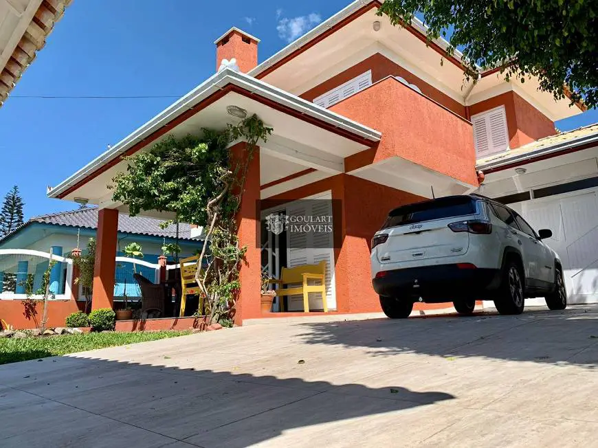 Foto 1 de Casa com 4 Quartos à venda, 250m² em Centro, Capão da Canoa