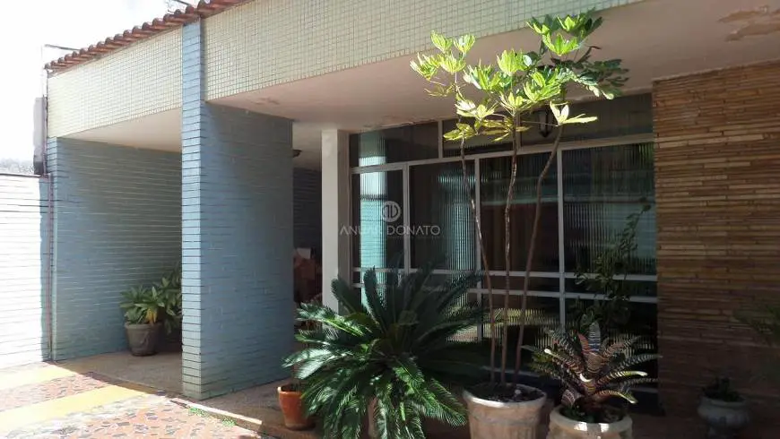 Foto 1 de Casa com 4 Quartos à venda, 214m² em Serra, Belo Horizonte