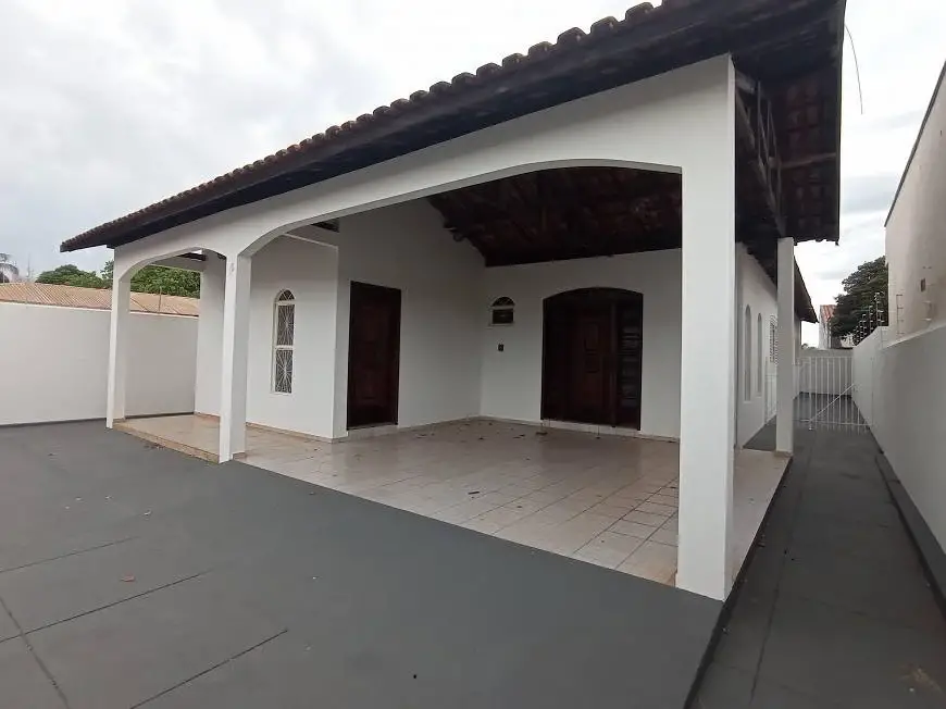 Foto 2 de Casa com 4 Quartos para alugar, 179m² em Vila Lessa, Presidente Prudente