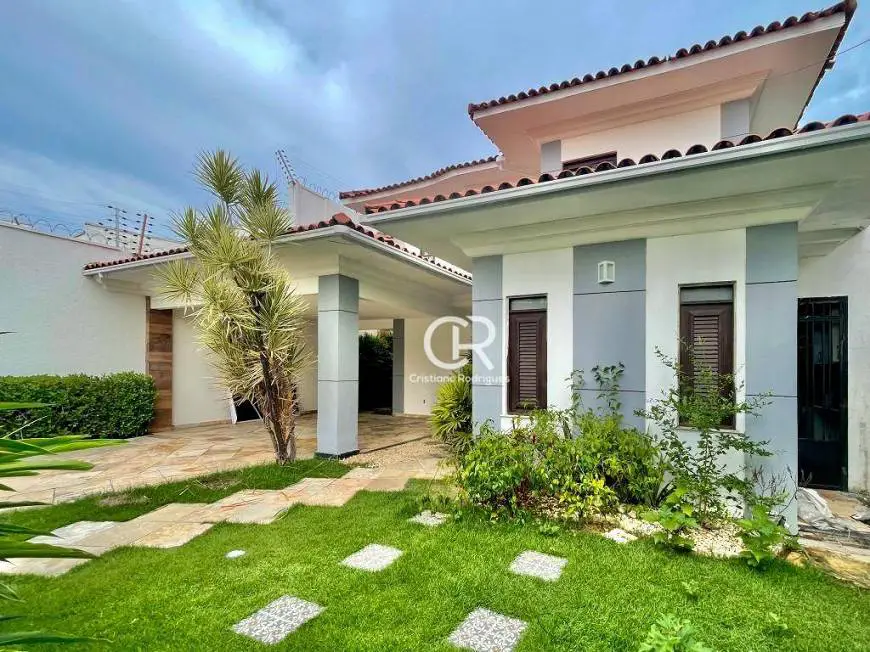 Foto 1 de Casa com 5 Quartos à venda, 352m² em Engenheiro Luciano Cavalcante, Fortaleza