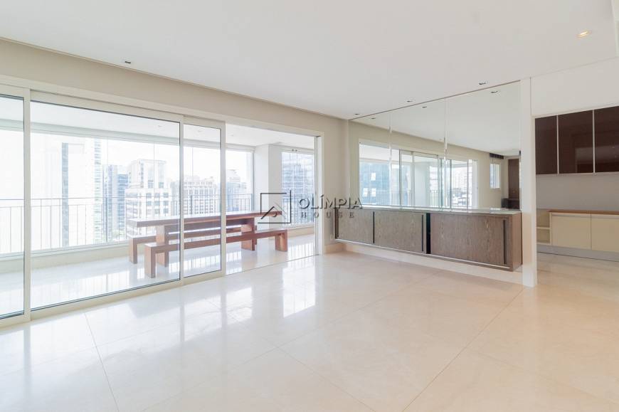 Foto 1 de Apartamento com 3 Quartos para alugar, 220m² em Itaim Bibi, São Paulo