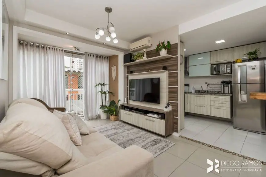 Foto 3 de Apartamento com 3 Quartos à venda, 83m² em Passo da Areia, Porto Alegre