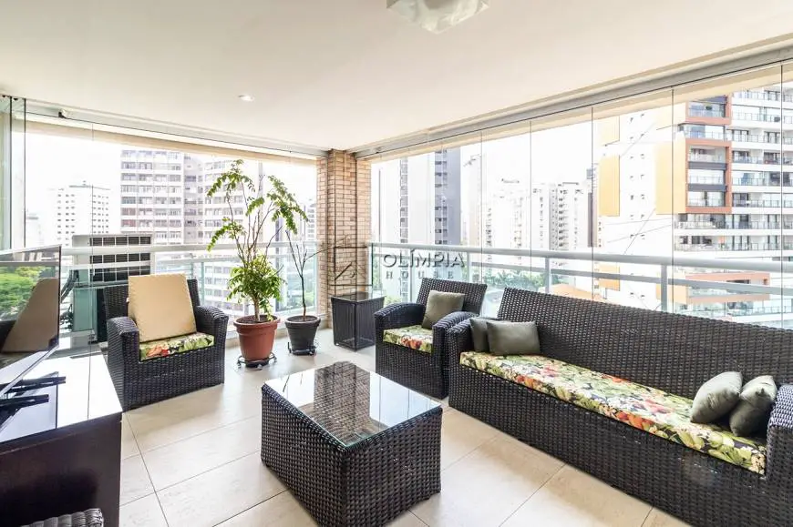 Foto 1 de Apartamento com 3 Quartos à venda, 162m² em Vila Olímpia, São Paulo