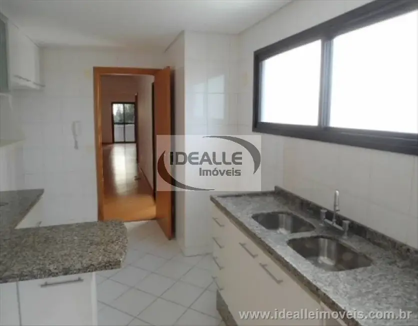 Foto 5 de Apartamento com 4 Quartos para alugar, 176m² em Batel, Curitiba