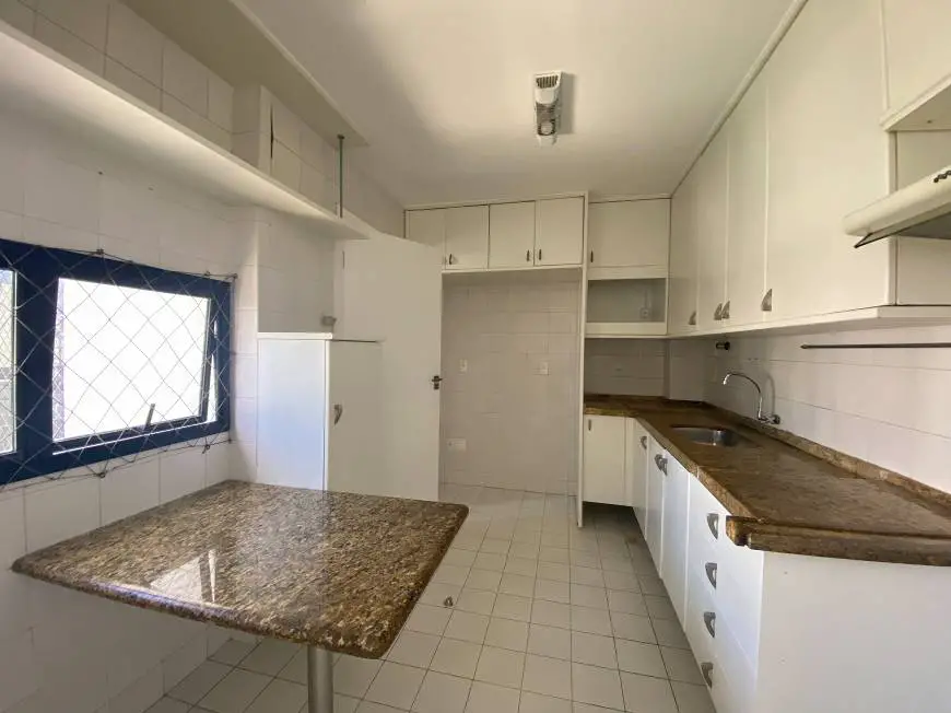 Foto 1 de Apartamento com 4 Quartos para alugar, 135m² em Candeal, Salvador