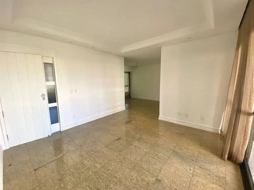 Foto 2 de Apartamento com 4 Quartos para alugar, 135m² em Candeal, Salvador