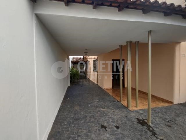 Foto 2 de Casa com 3 Quartos à venda, 150m² em Martins, Uberlândia