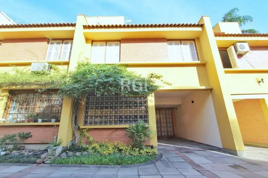 Foto 1 de Casa com 3 Quartos à venda, 117m² em Medianeira, Porto Alegre