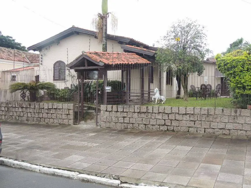 Foto 2 de Casa com 3 Quartos à venda, 380m² em Tristeza, Porto Alegre