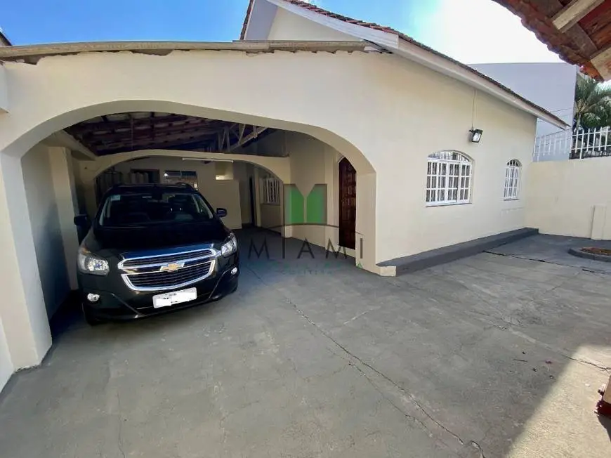 Foto 1 de Casa com 4 Quartos para alugar, 100m² em Bacacheri, Curitiba