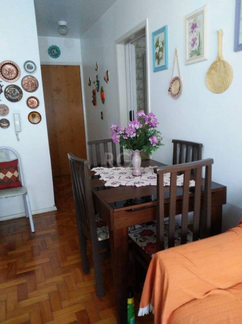 Foto 2 de Apartamento com 2 Quartos à venda, 60m² em São Sebastião, Porto Alegre