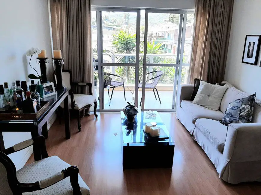 Foto 1 de Apartamento com 3 Quartos para alugar, 110m² em Valparaiso, Petrópolis