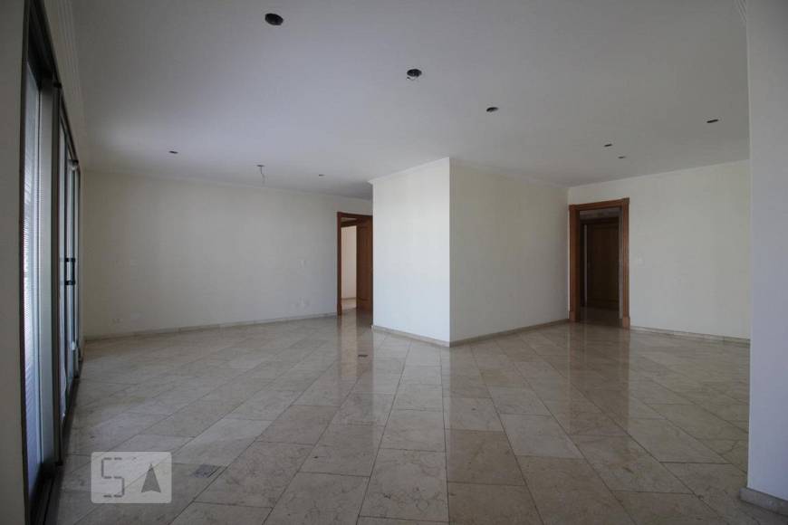 Foto 2 de Apartamento com 4 Quartos para alugar, 230m² em Panamby, São Paulo
