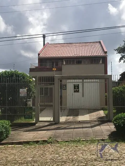 Foto 1 de Casa com 3 Quartos à venda, 204m² em Teresópolis, Porto Alegre