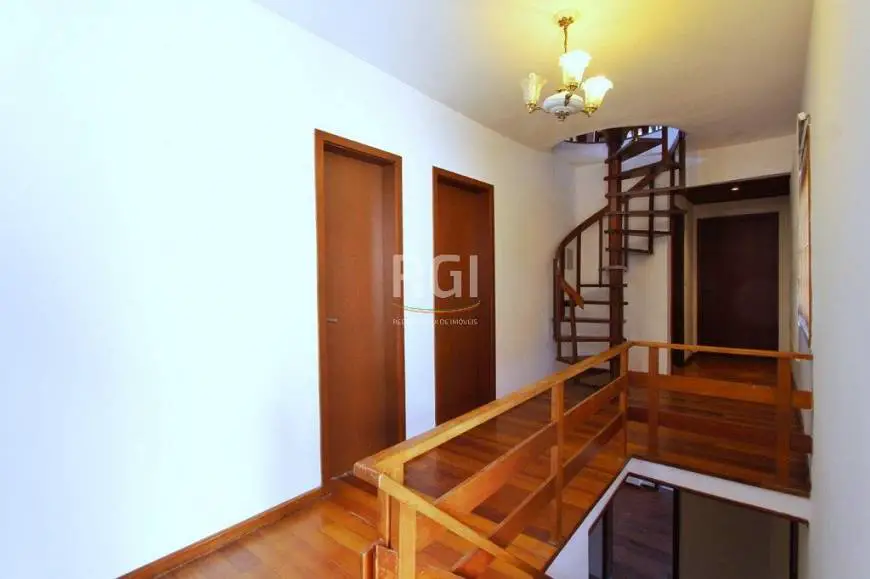 Foto 2 de Casa com 4 Quartos à venda, 185m² em Teresópolis, Porto Alegre