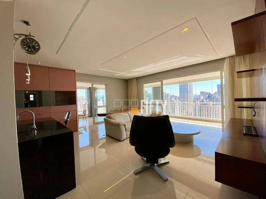 Foto 1 de Apartamento com 3 Quartos para alugar, 238m² em Itaim Bibi, São Paulo