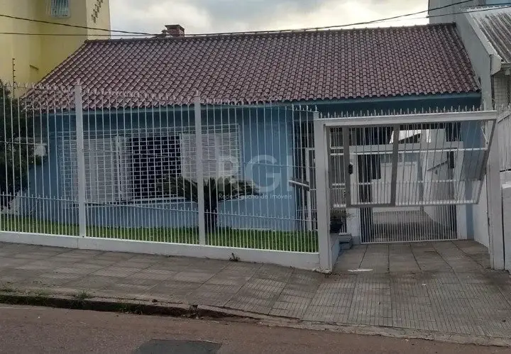 Foto 1 de Casa com 3 Quartos à venda, 249m² em Medianeira, Porto Alegre