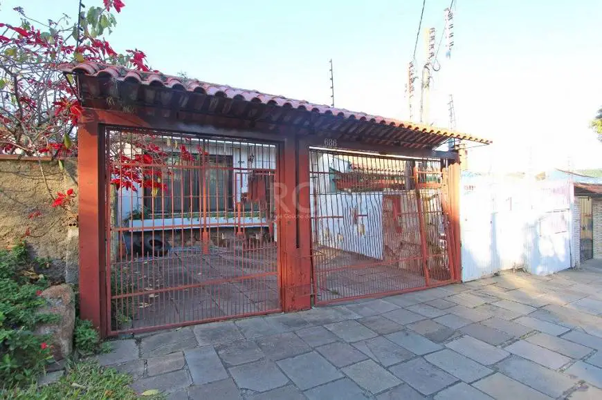 Foto 1 de Casa com 4 Quartos à venda, 160m² em Medianeira, Porto Alegre