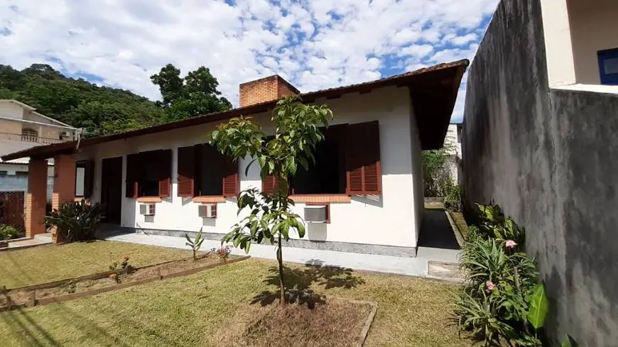 Foto 1 de Casa com 4 Quartos à venda, 169m² em Pantanal, Florianópolis