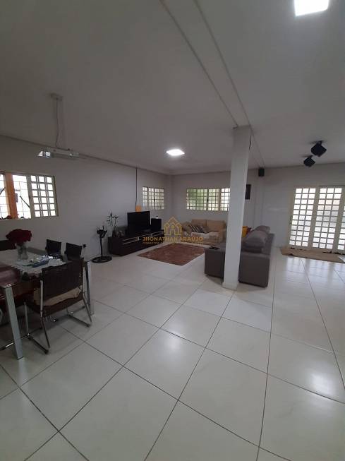 Foto 1 de Casa com 6 Quartos à venda, 417m² em Jardim Comodoro, Cuiabá