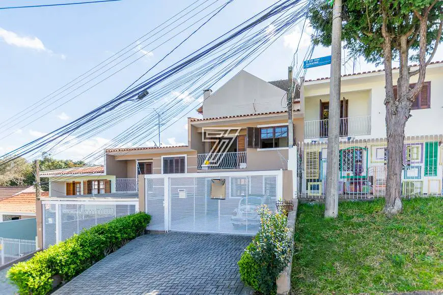 Foto 1 de Sobrado com 3 Quartos à venda, 120m² em Ahú, Curitiba