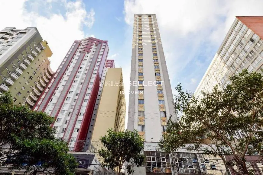 Foto 1 de Apartamento com 2 Quartos à venda, 60m² em Centro, Curitiba