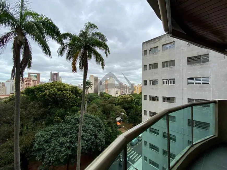 Foto 2 de Apartamento com 3 Quartos à venda, 155m² em Centro, Campinas