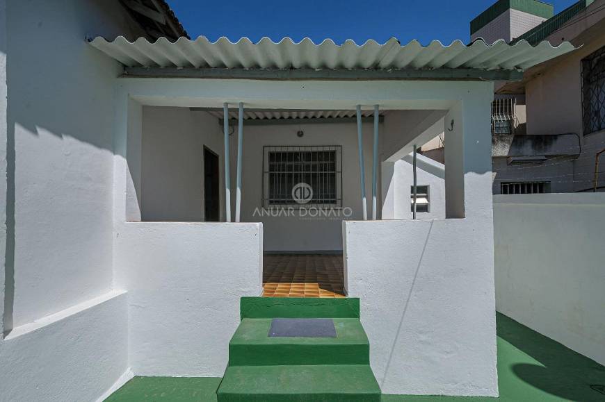 Foto 3 de Casa com 2 Quartos para alugar, 75m² em Santa Tereza, Belo Horizonte