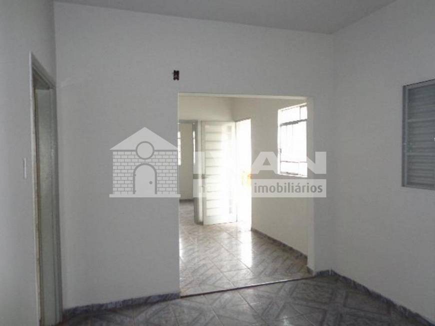 Foto 2 de Casa com 3 Quartos para alugar, 70m² em Osvaldo Rezende, Uberlândia