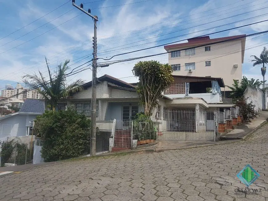 Foto 1 de Casa com 7 Quartos à venda, 274m² em Capoeiras, Florianópolis