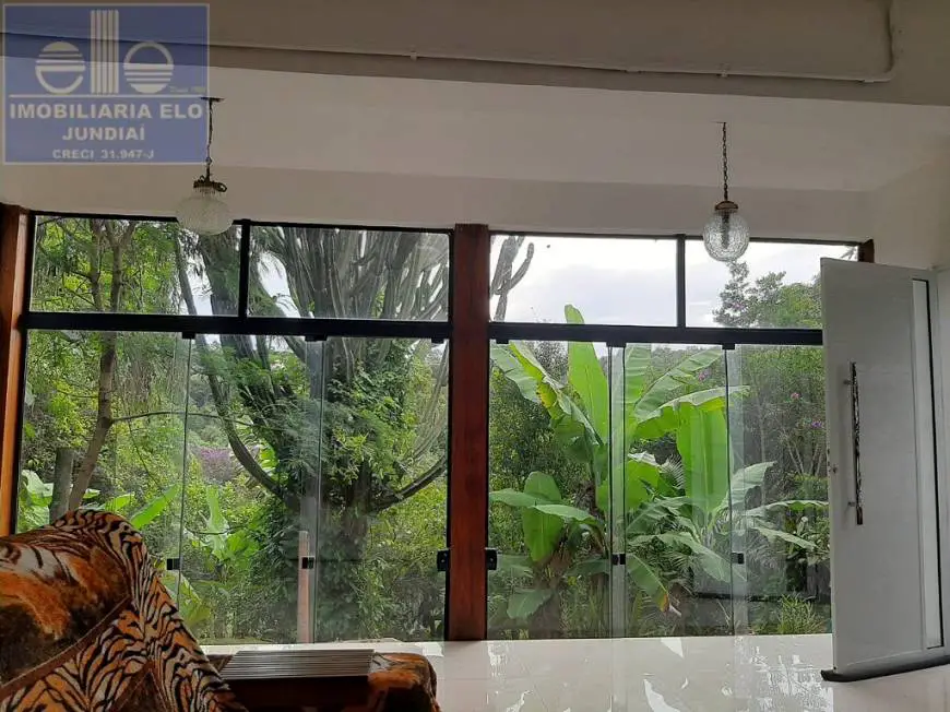 Foto 2 de Chácara com 2 Quartos à venda, 300m² em Parque Valinhos, Valinhos