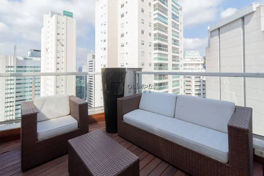 Foto 1 de Cobertura com 2 Quartos para alugar, 102m² em Vila Olímpia, São Paulo